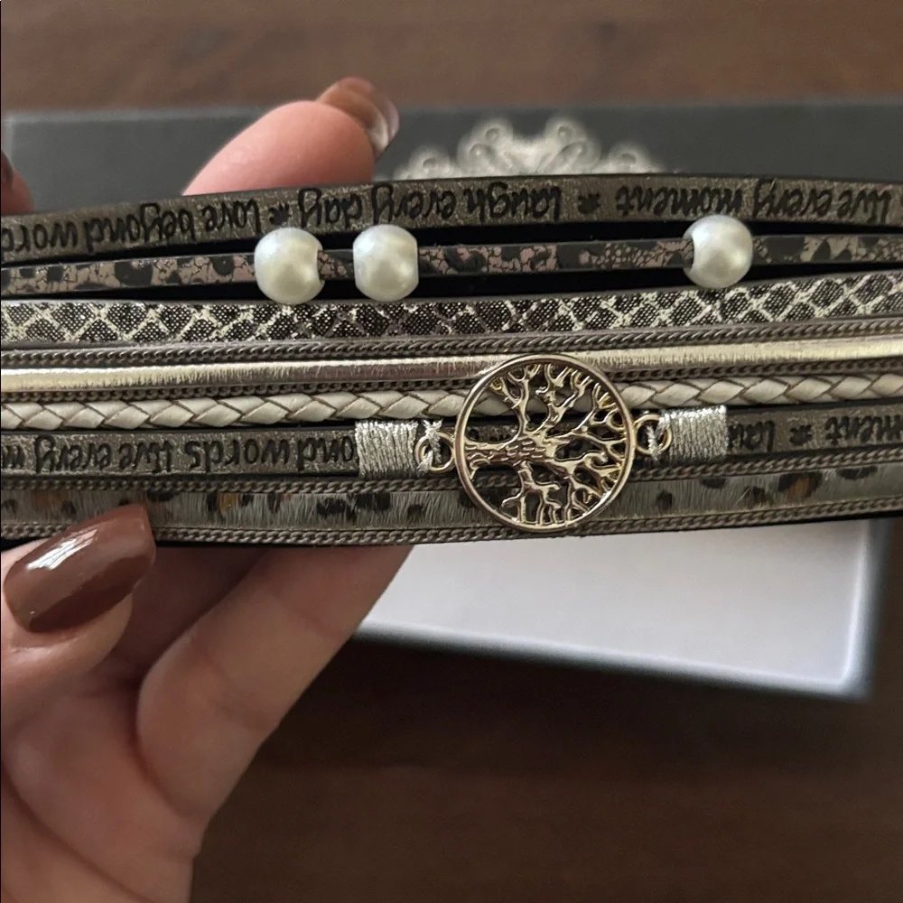 Layered bracelet, brand new in box - Picture 2 of 4